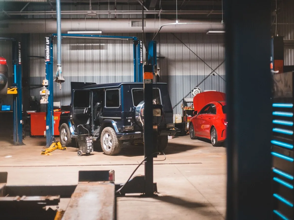 Oto servis çalışma sahası